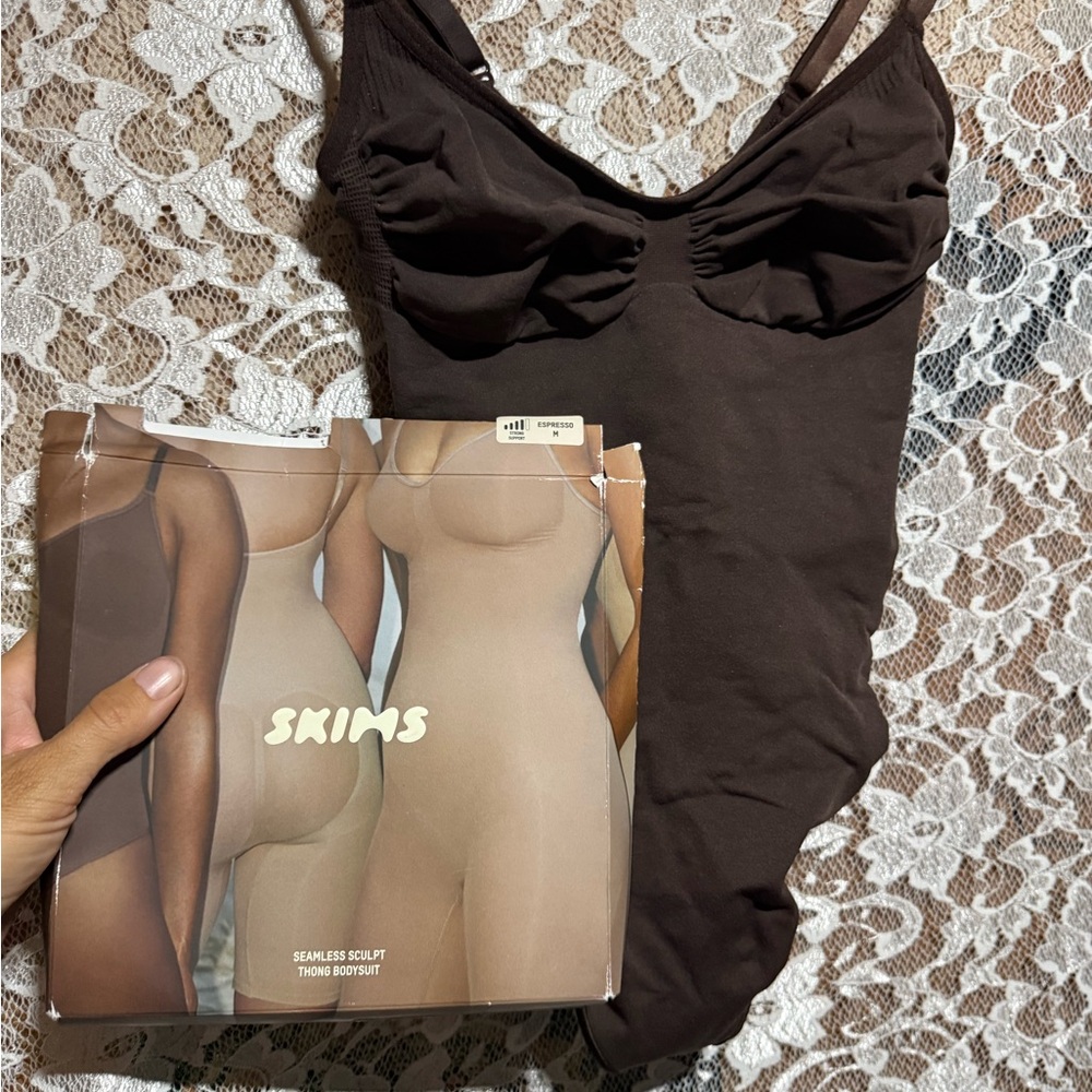 SKIMS Espresso Seamless Sculpt Thong Bodysuit M discontinued color